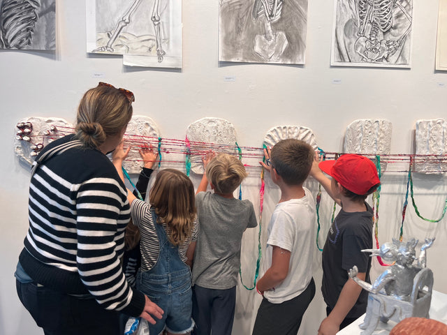 Kids and women in the gallery .
